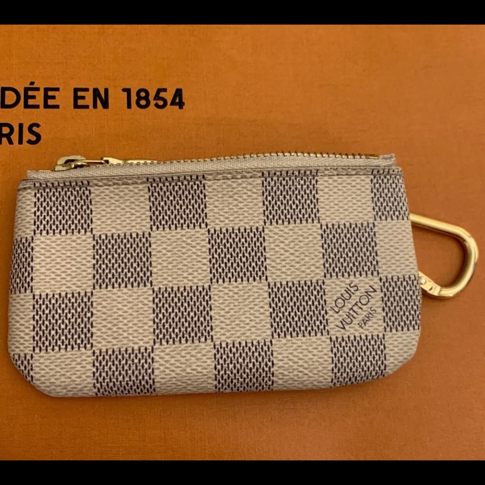 Louis Vuitton White Azur keychain pouch
Authentic - Picture 2 of 14